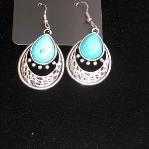 Earring w/ blue drops